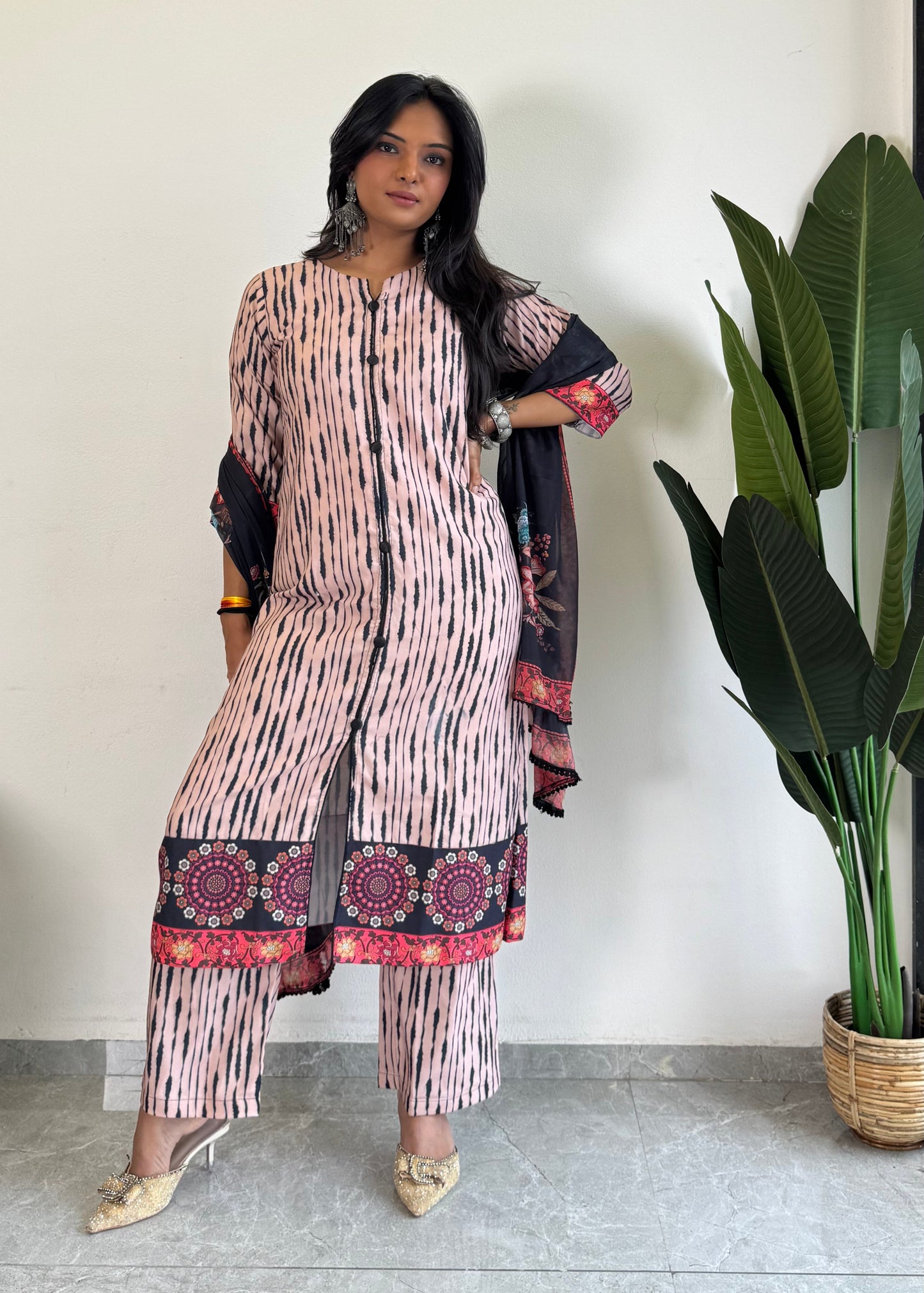 Fashion Meets Function: Smart Suit Set for Every Event