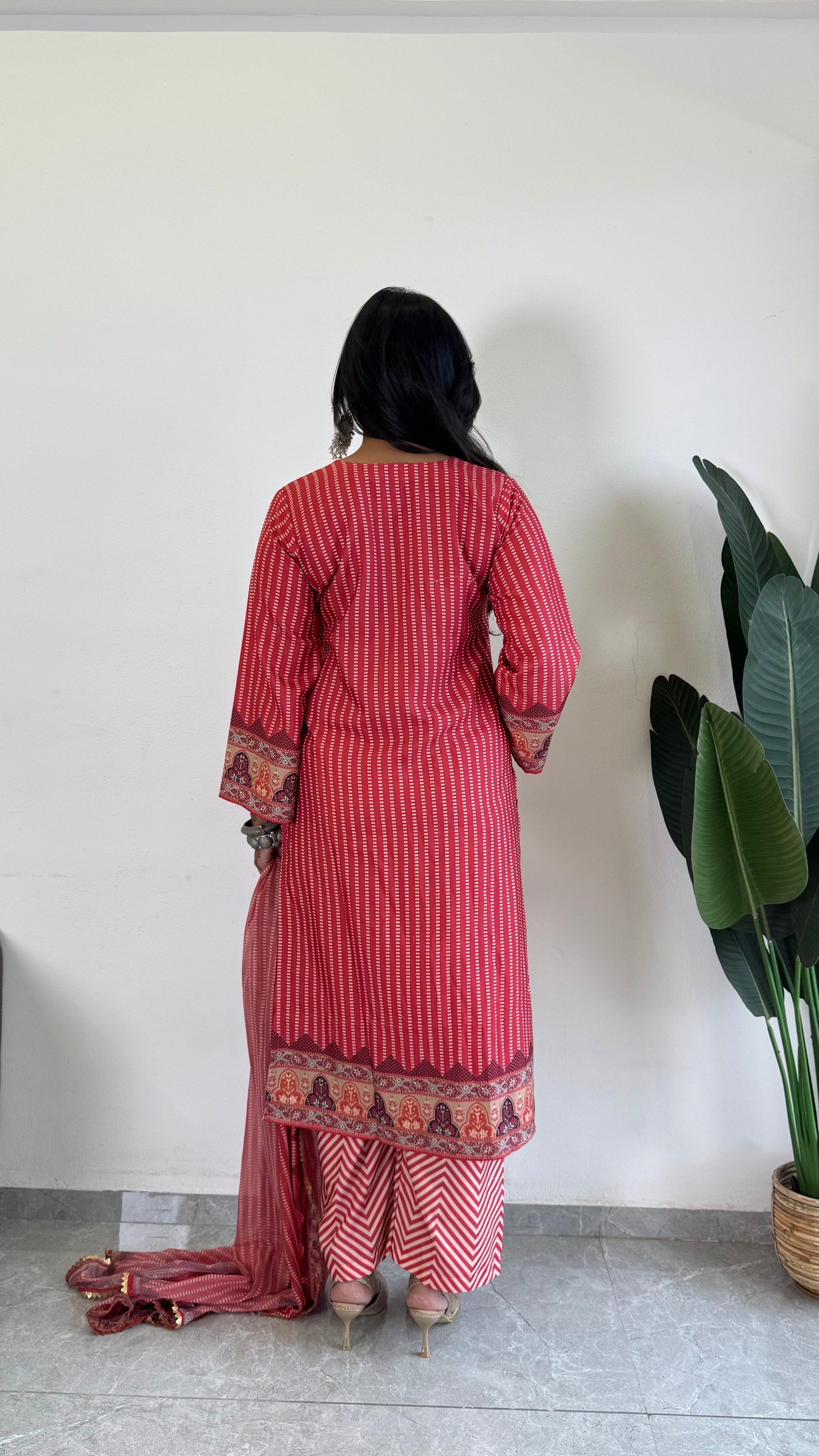 Fashion Meets Function: Smart Suit Set for Every Event