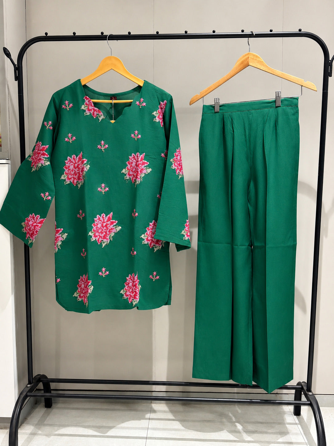 Emerald Green Embroidered Roman Silk Co-Ord Set D6340