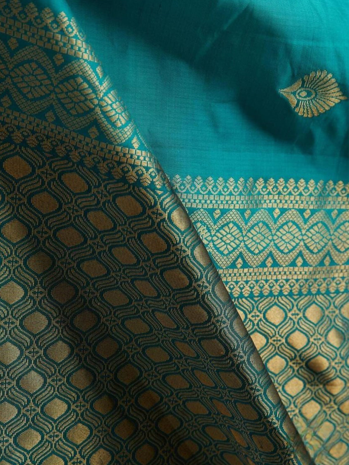 Banarasi Silk Saree With Stunning Palu Work AY40131