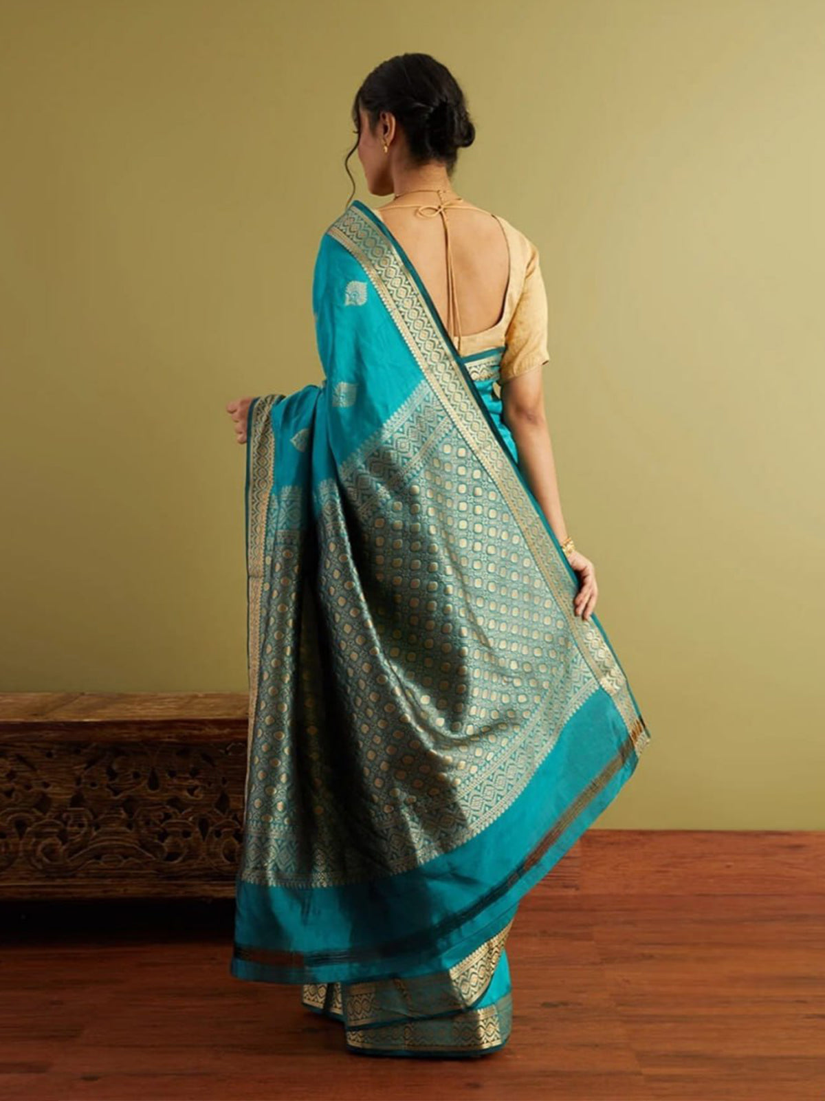 Banarasi Silk Saree With Stunning Palu Work AY40131