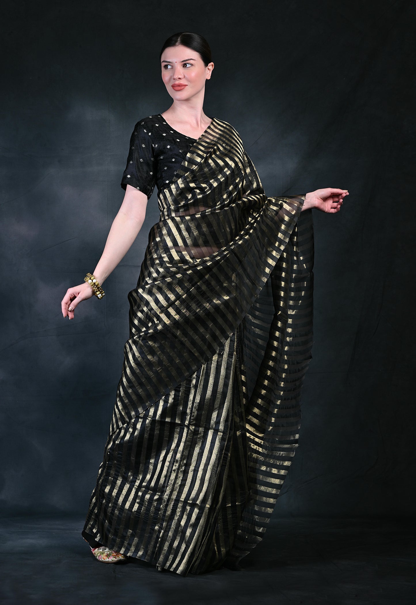 Women's Modern Stripe Design Organza Saree VT4002