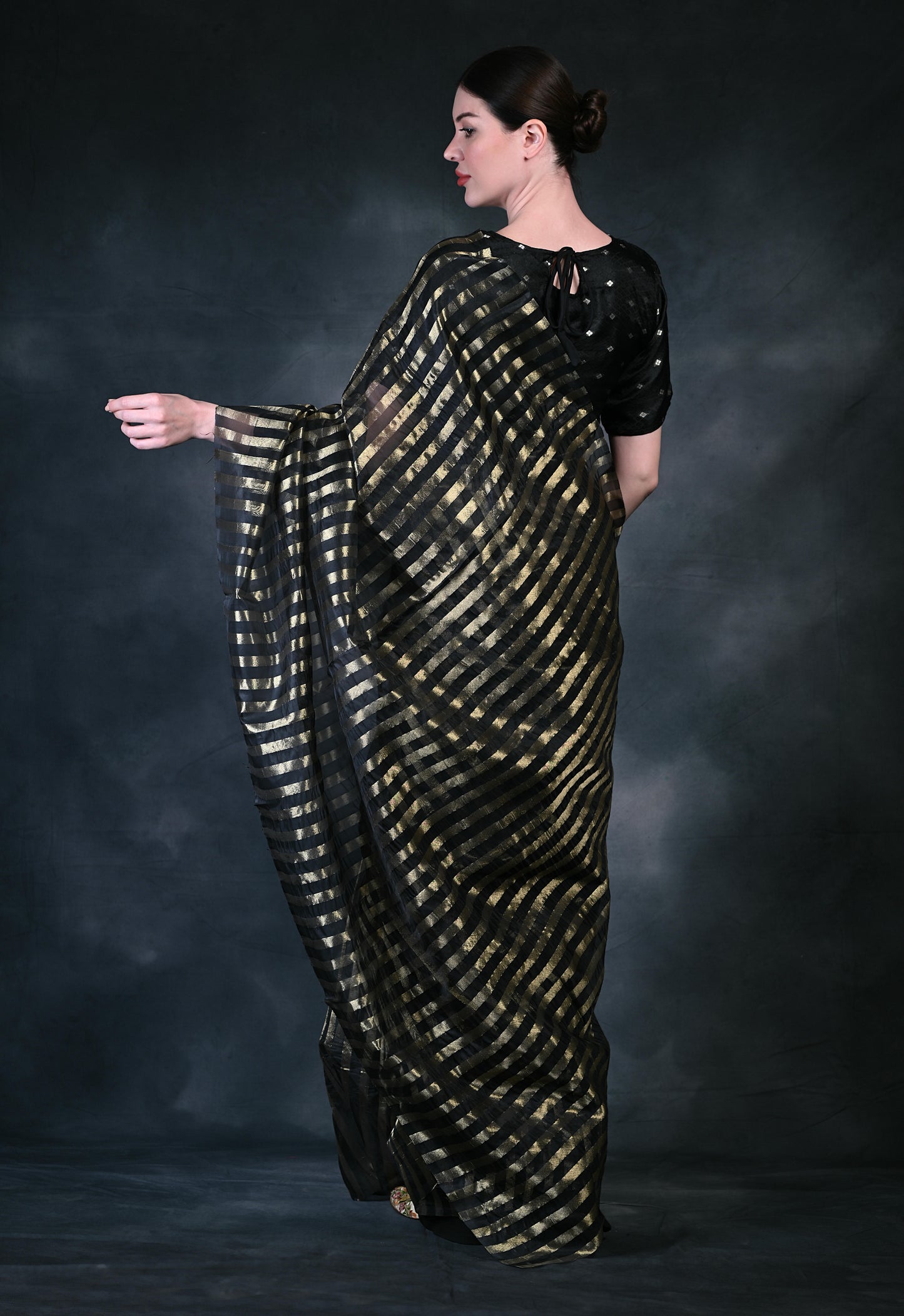 Women's Modern Stripe Design Organza Saree VT4002