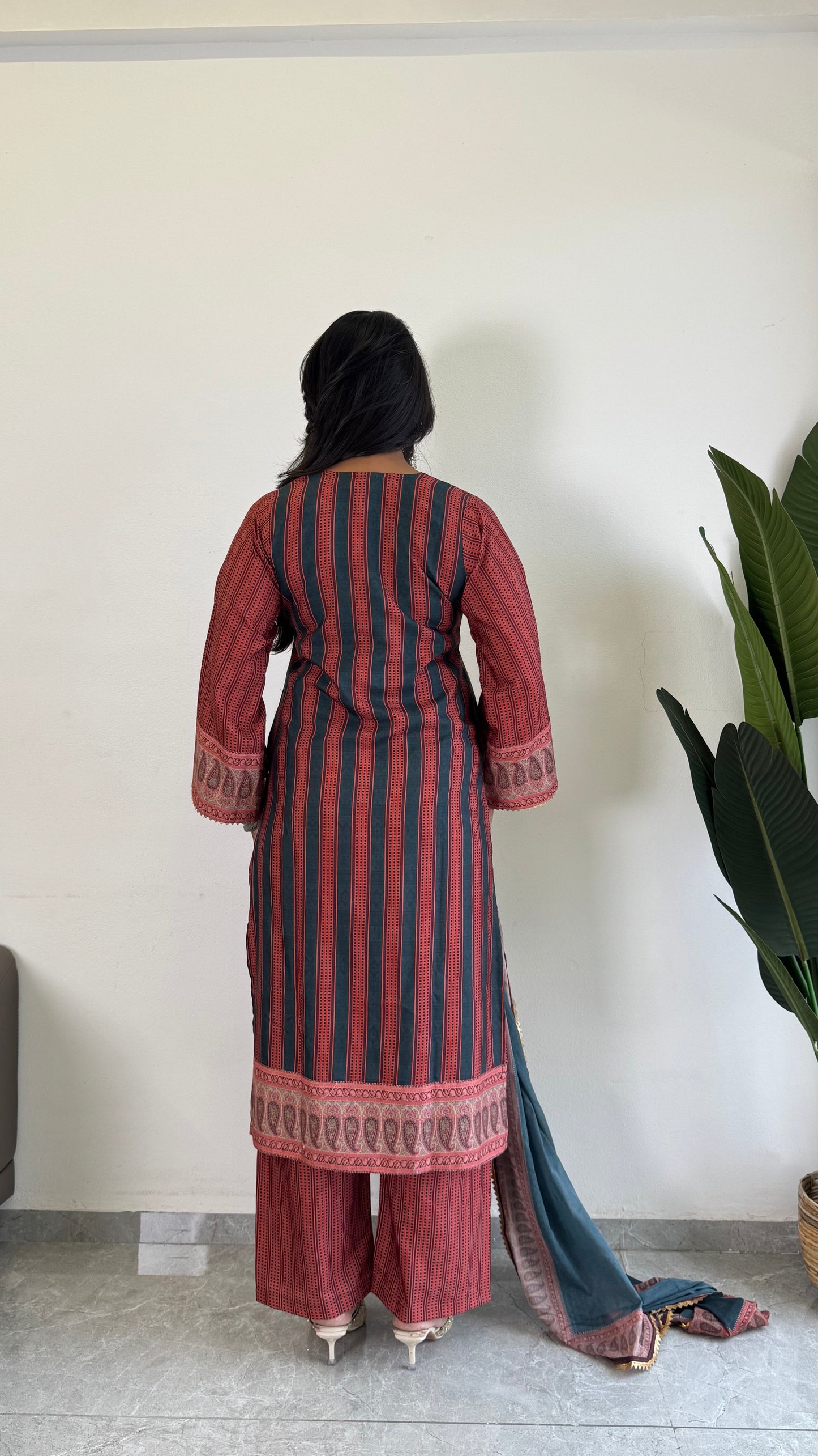 Fashion Meets Function: Smart Suit Set for Every Event - kharidari