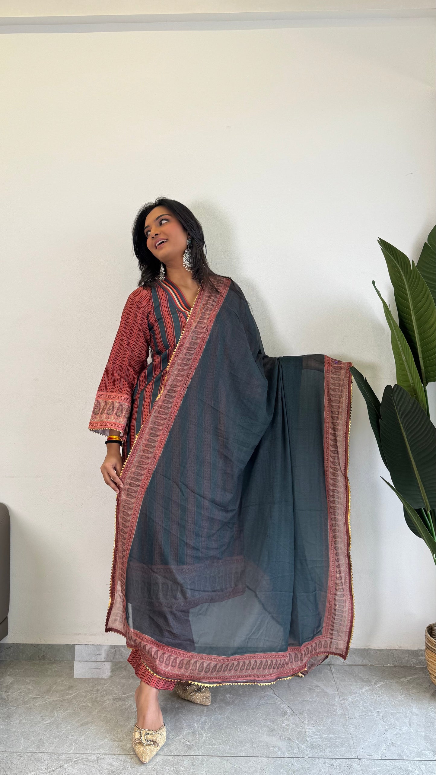 Fashion Meets Function: Smart Suit Set for Every Event - kharidari