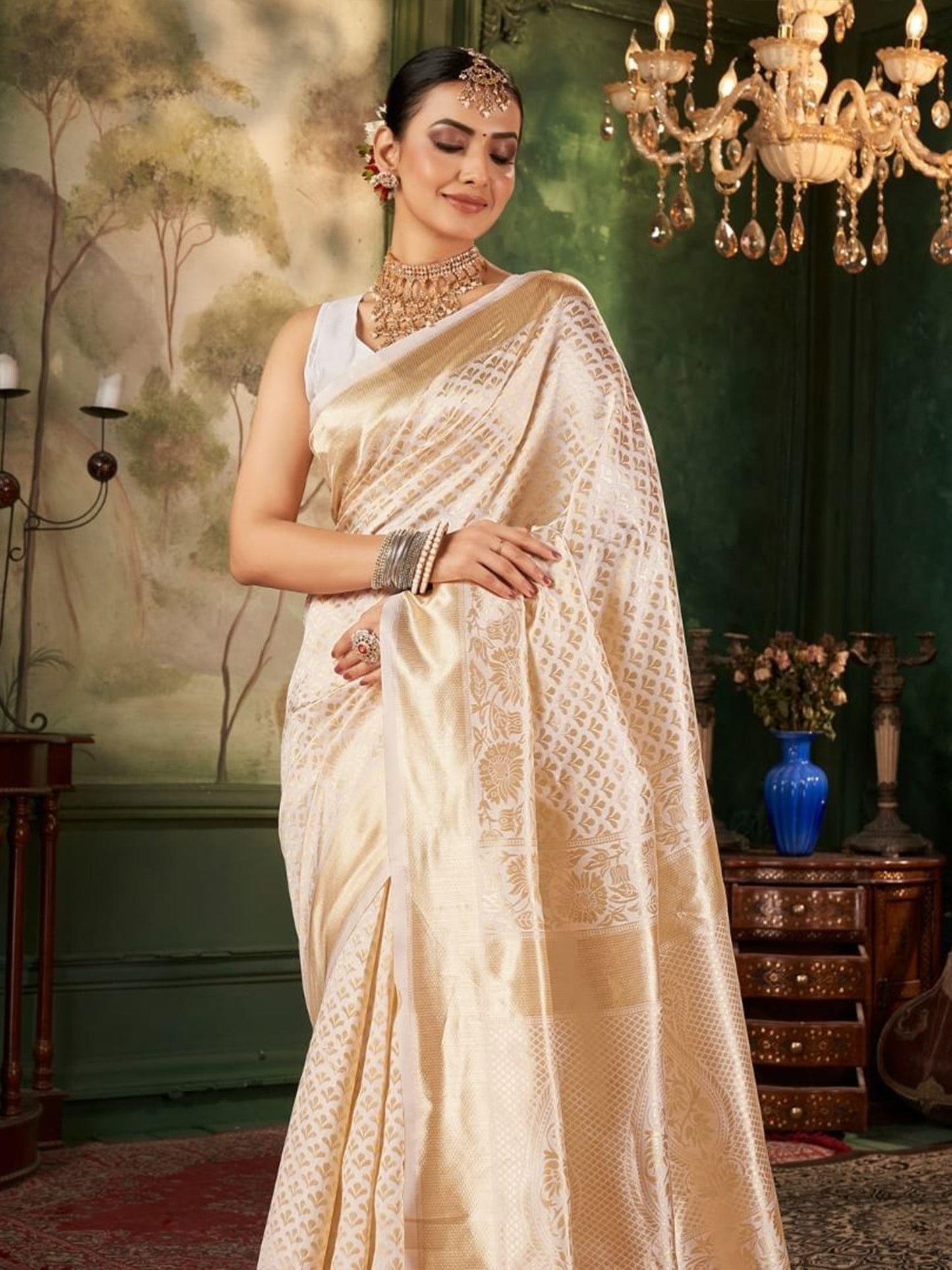 Luxurious Trendy Banarasi silk Wedding wear saree AY-PATTI