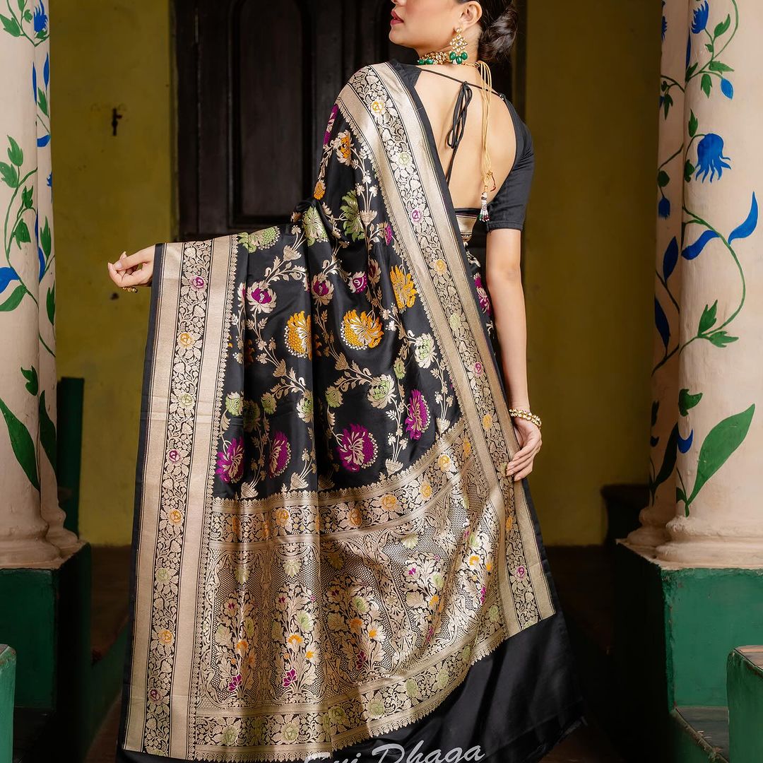 Golden Zari Work And Banarasi Pattern Silk Saree AY-50105