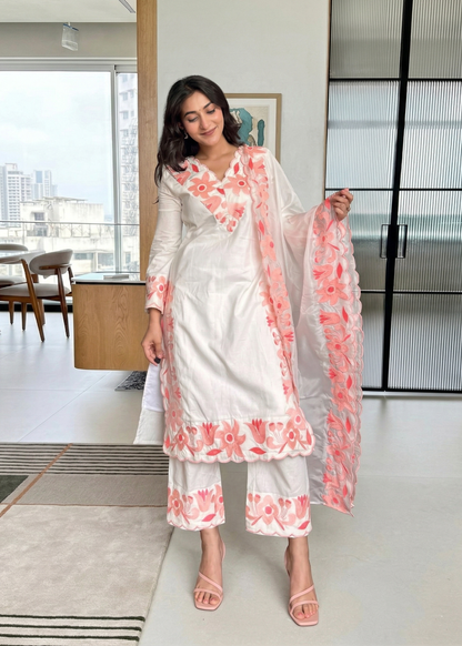 Stylish Thread Work Rayon Suit Set with Organza Dupatta D6341
