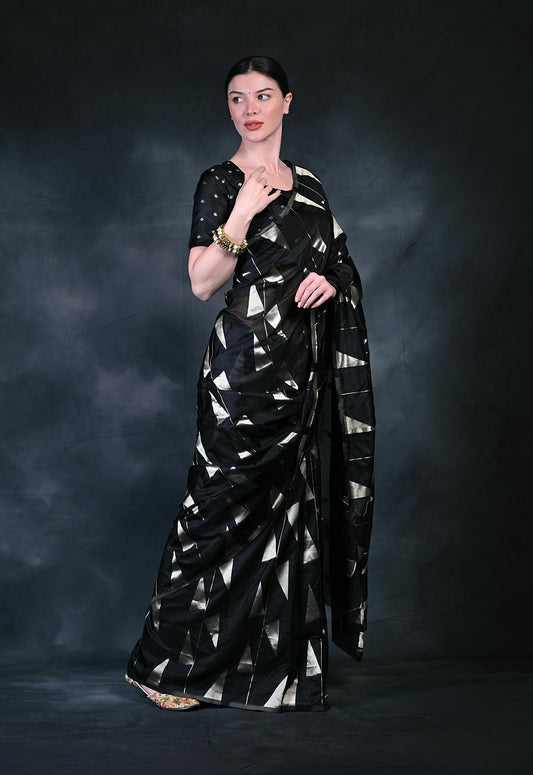 Women's Trendy Black Organza Saree VT4001