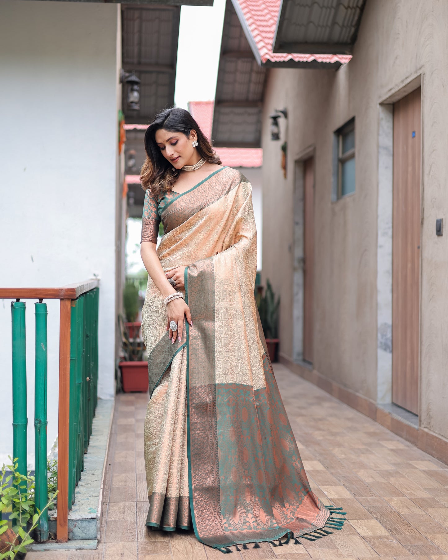 Woven Design Zari Pure Silk Kanjeevaram Saree D5040